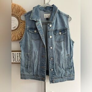 SOLD Universal Thread Light Wash Denim Vest